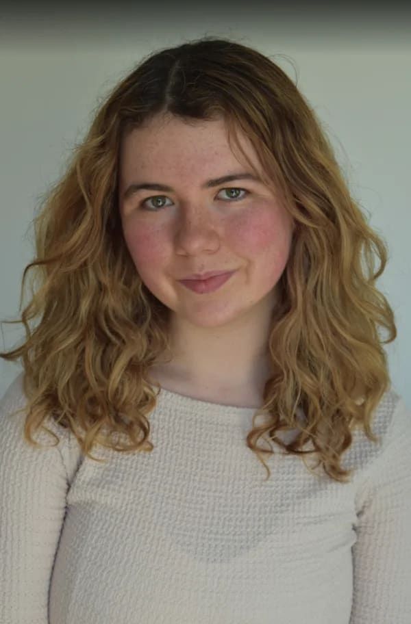 Bella M., Characters.io performer in Los Angeles