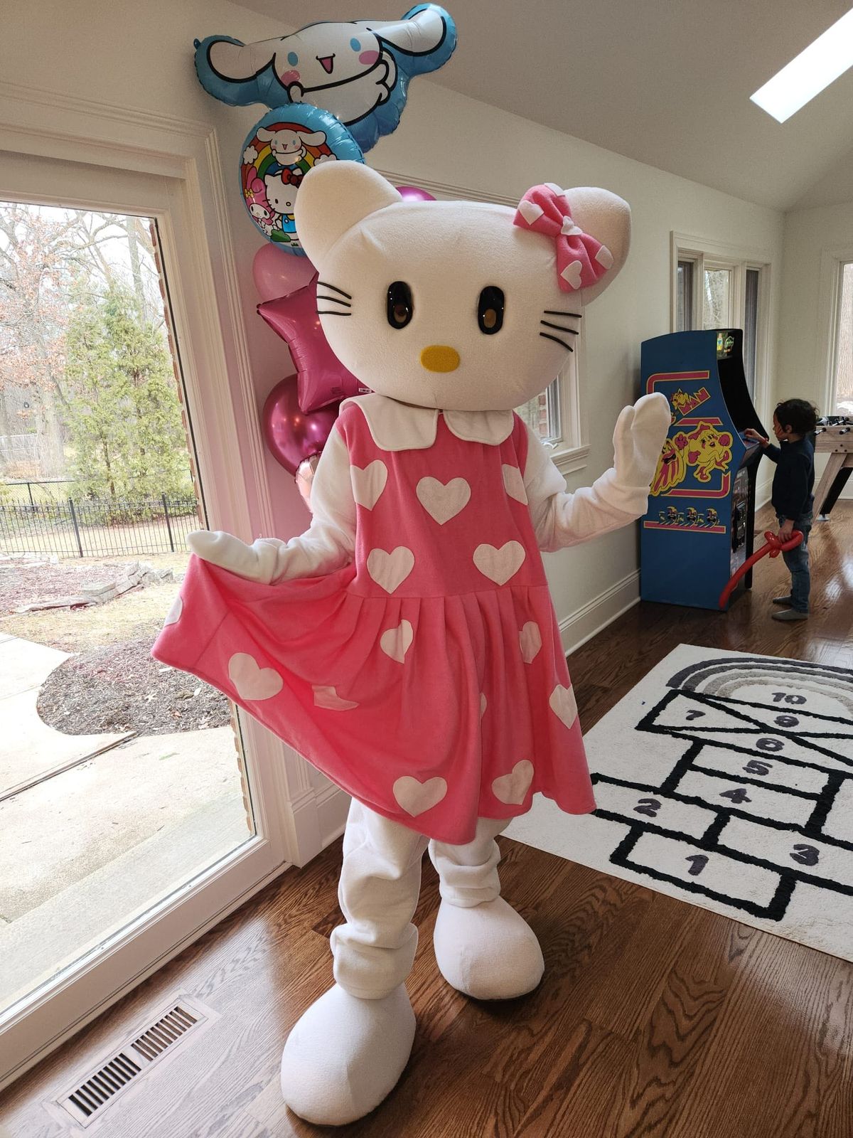 Hello Kitty mascot character for birthday parties in Los Angeles